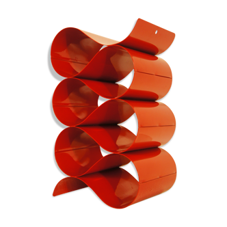 Red lacquered metal bottle holders