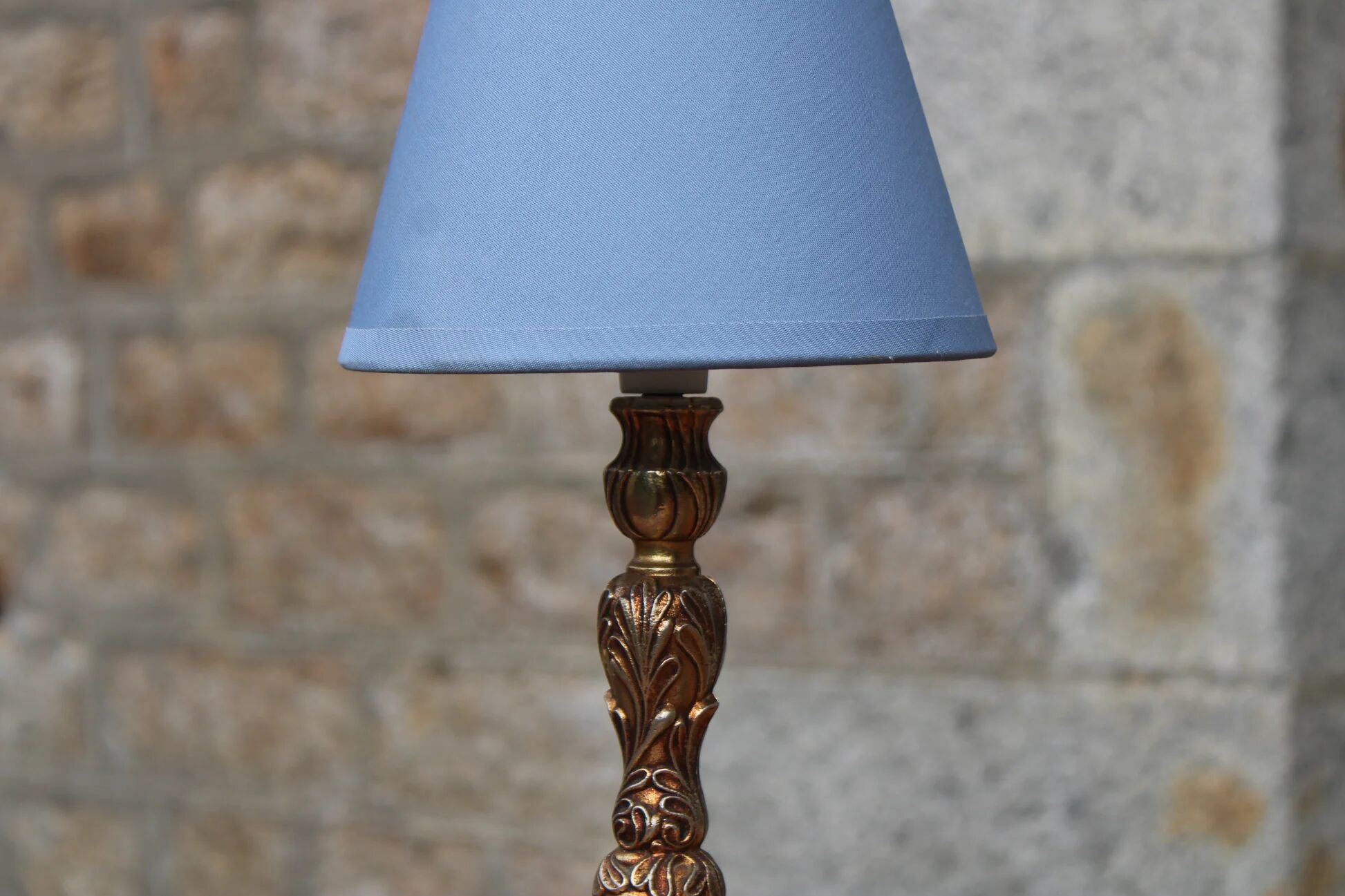 Vintage bedside lamp in gold metal – sculpted base and blue shade
