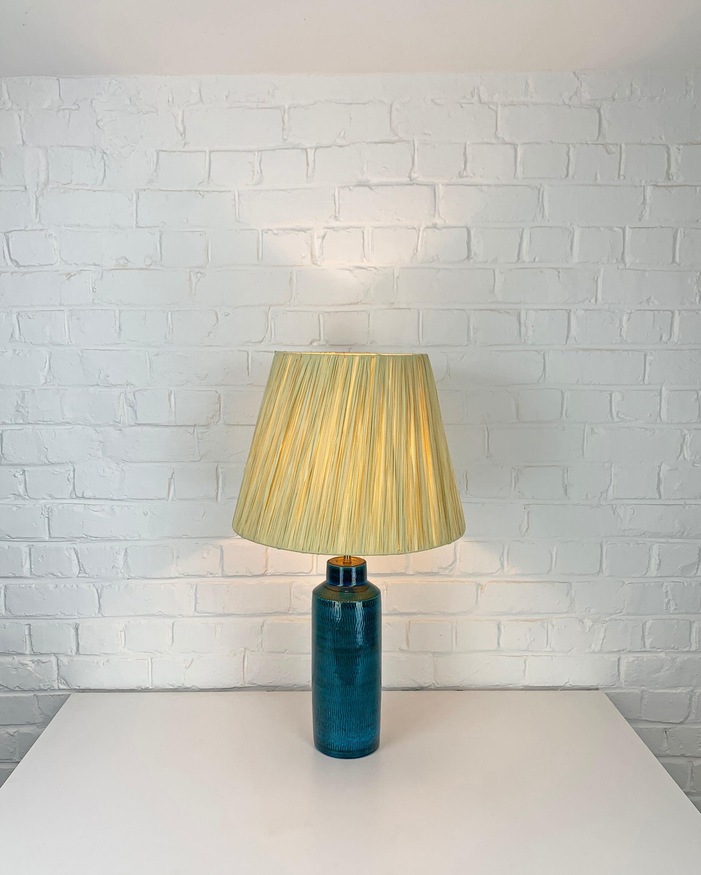 Scandinavian table lamp in porcelain stoneware lampshade raffia, Nymølle pottery, Denmark 1960s