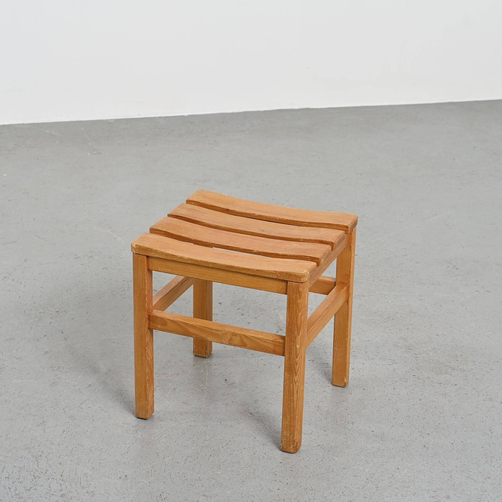 Set of three chairs and two stools Maison Regain, circa 1970