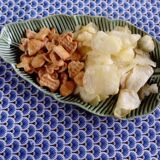 Slip dish in the shape of a palm leaf