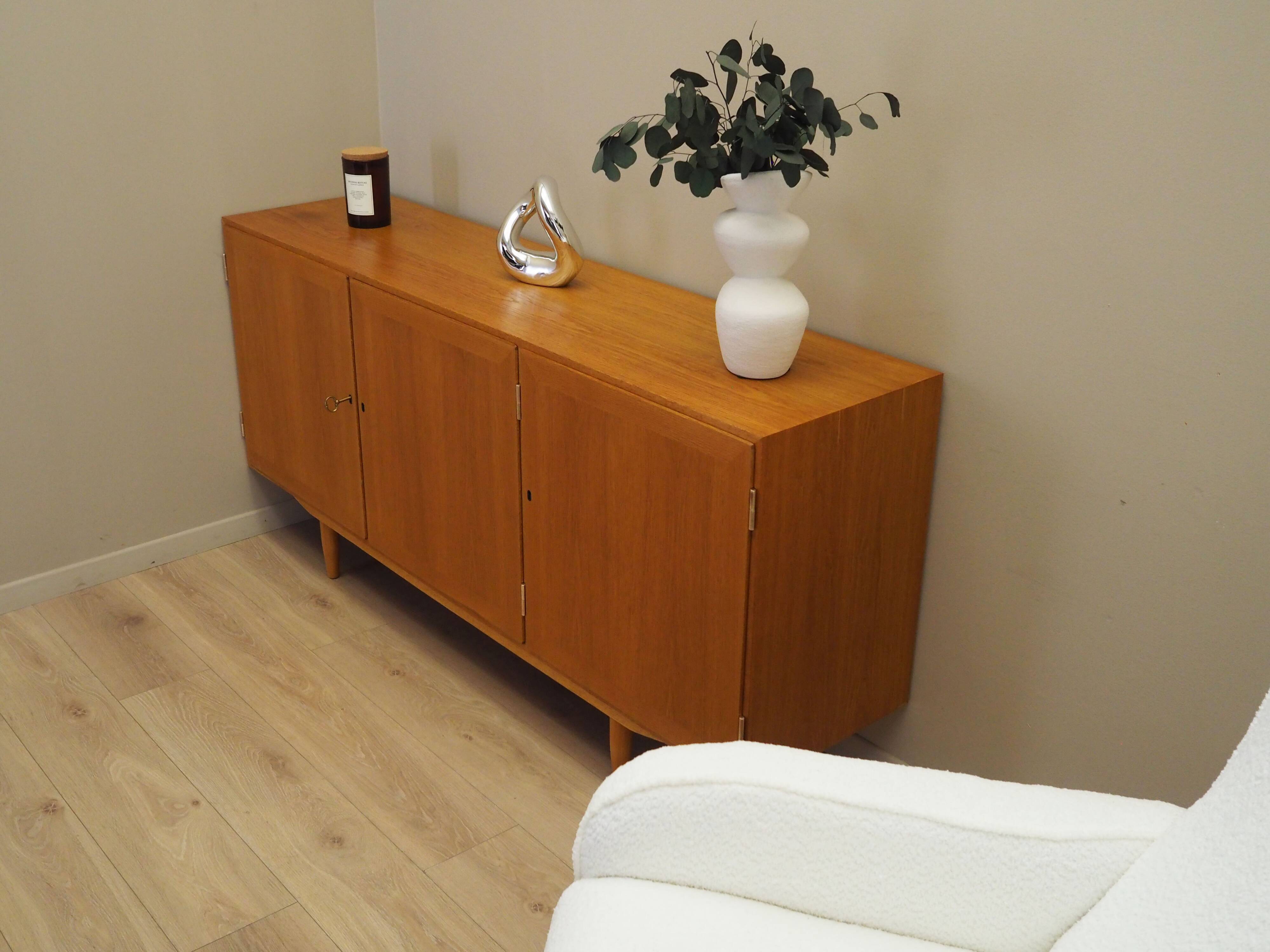 Buffet en frêne, design danois, années 1970, designer : Carlo Jensen, production : Hu