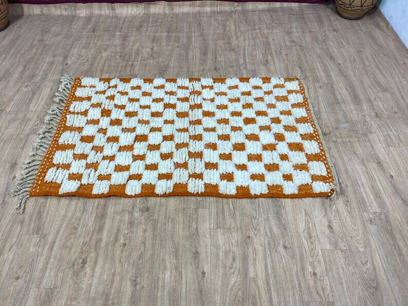 Ecru Moroccan rug with geometric patterns 250cm x 150cm