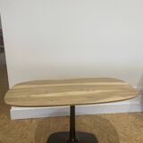 Coffee table in squircle format
