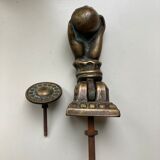Ancien heurtoir de porte bronze forme main
