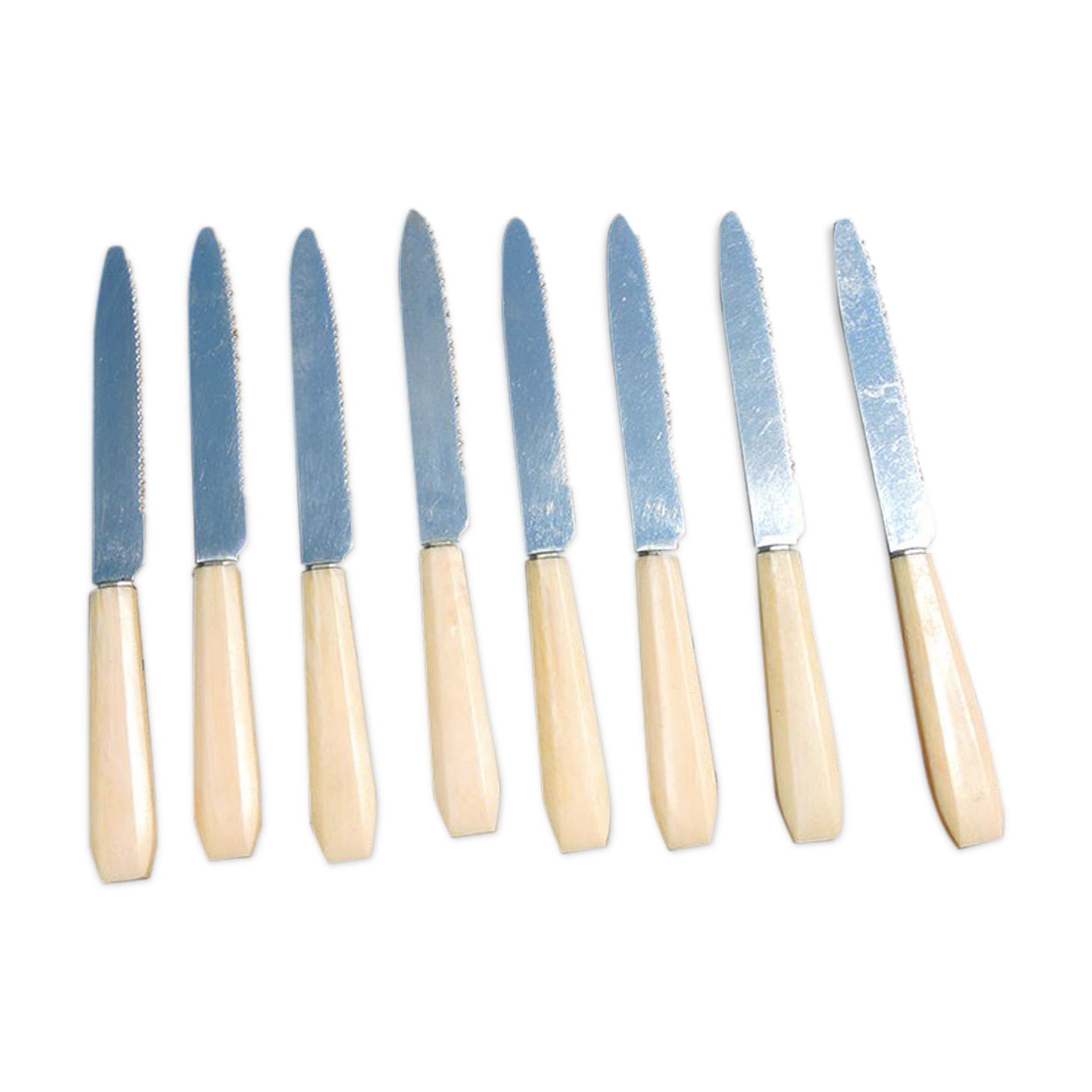 8 old bakelite / stainless steel dinner knives