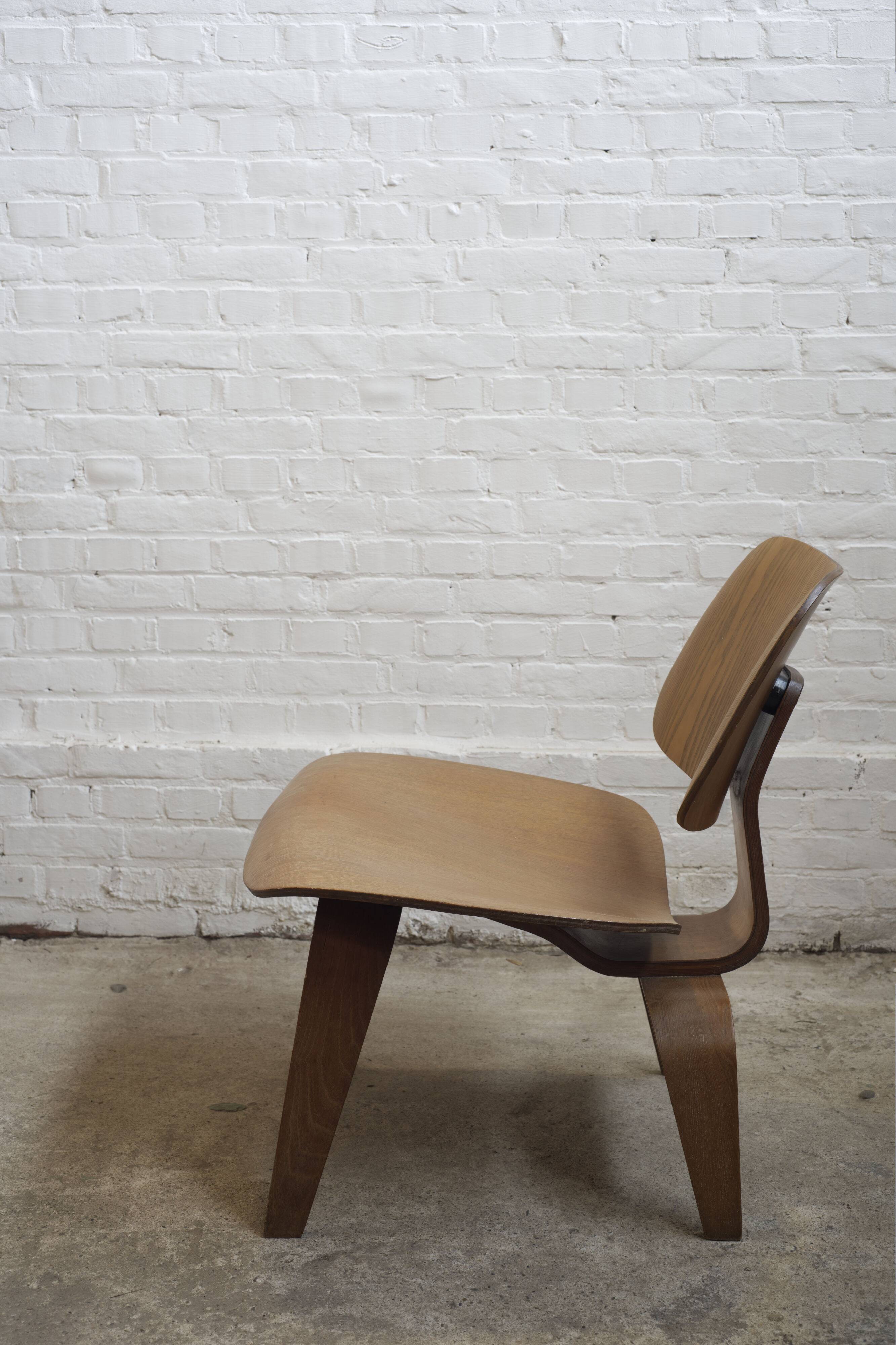 LCW lounge chair in Ash, Charles & Ray Eames, Early Herman Miller