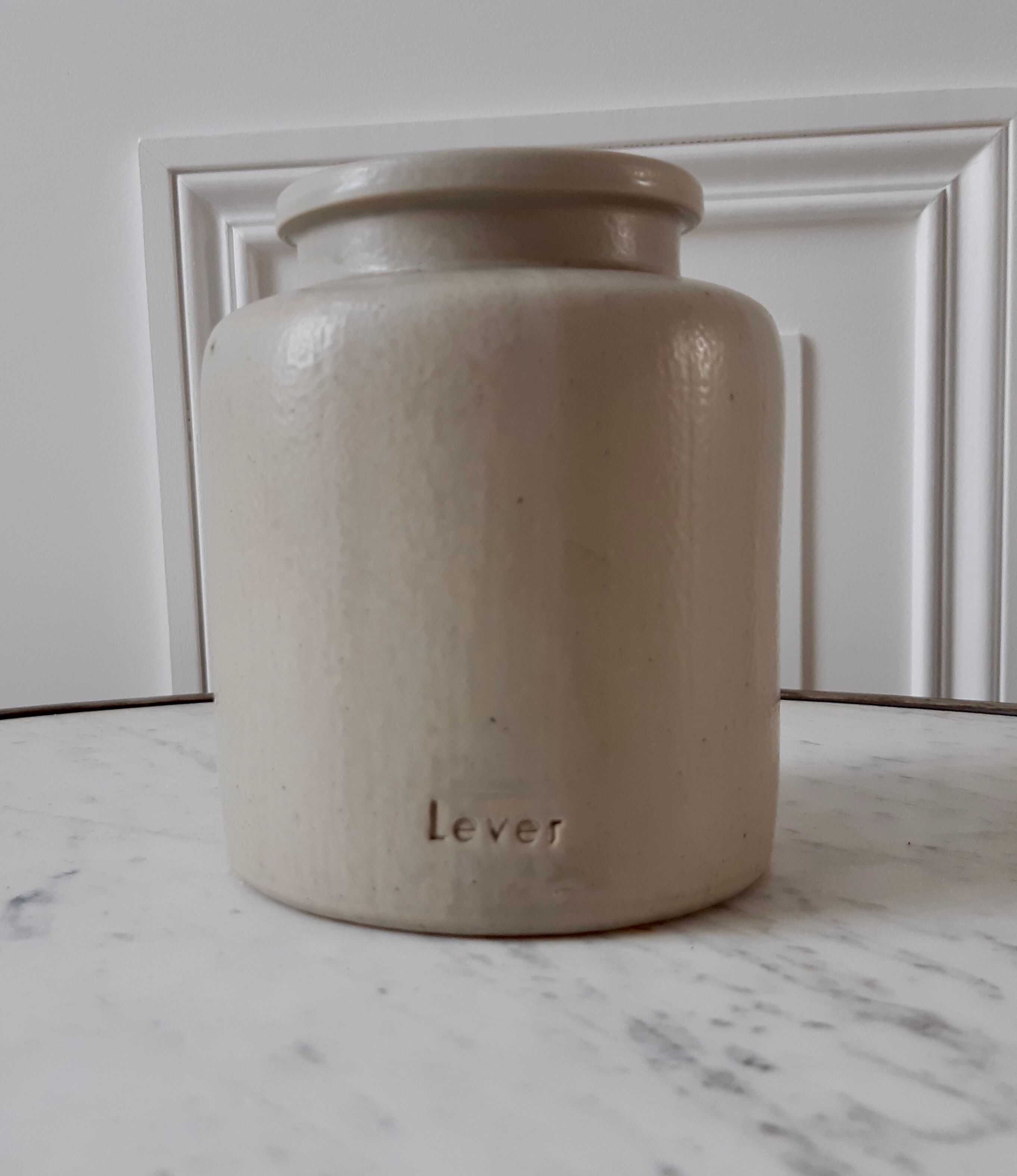 Grey sandstone pot