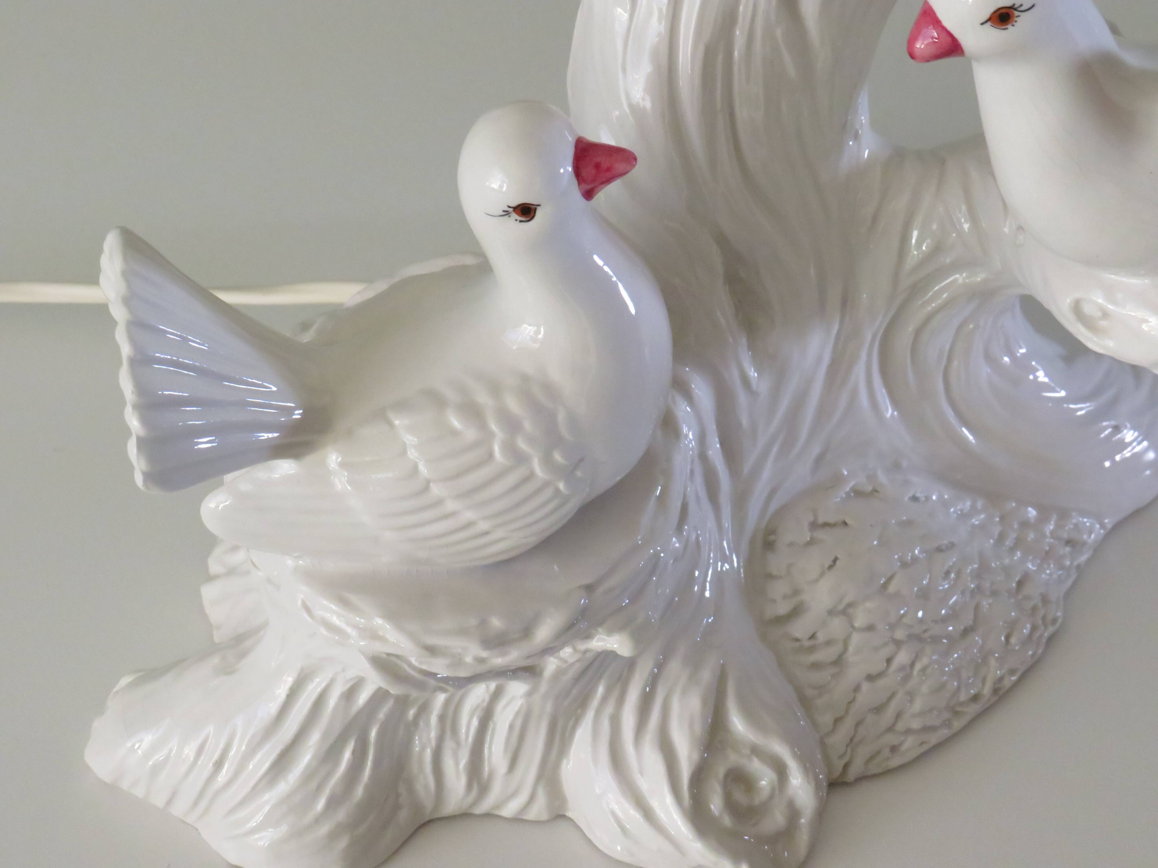 Vintage Italian ceramic table lamp with doves.