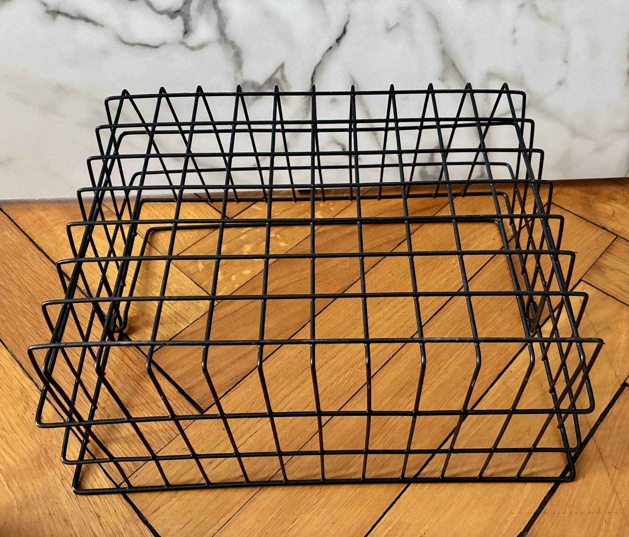 Metal basket with rectangular handle