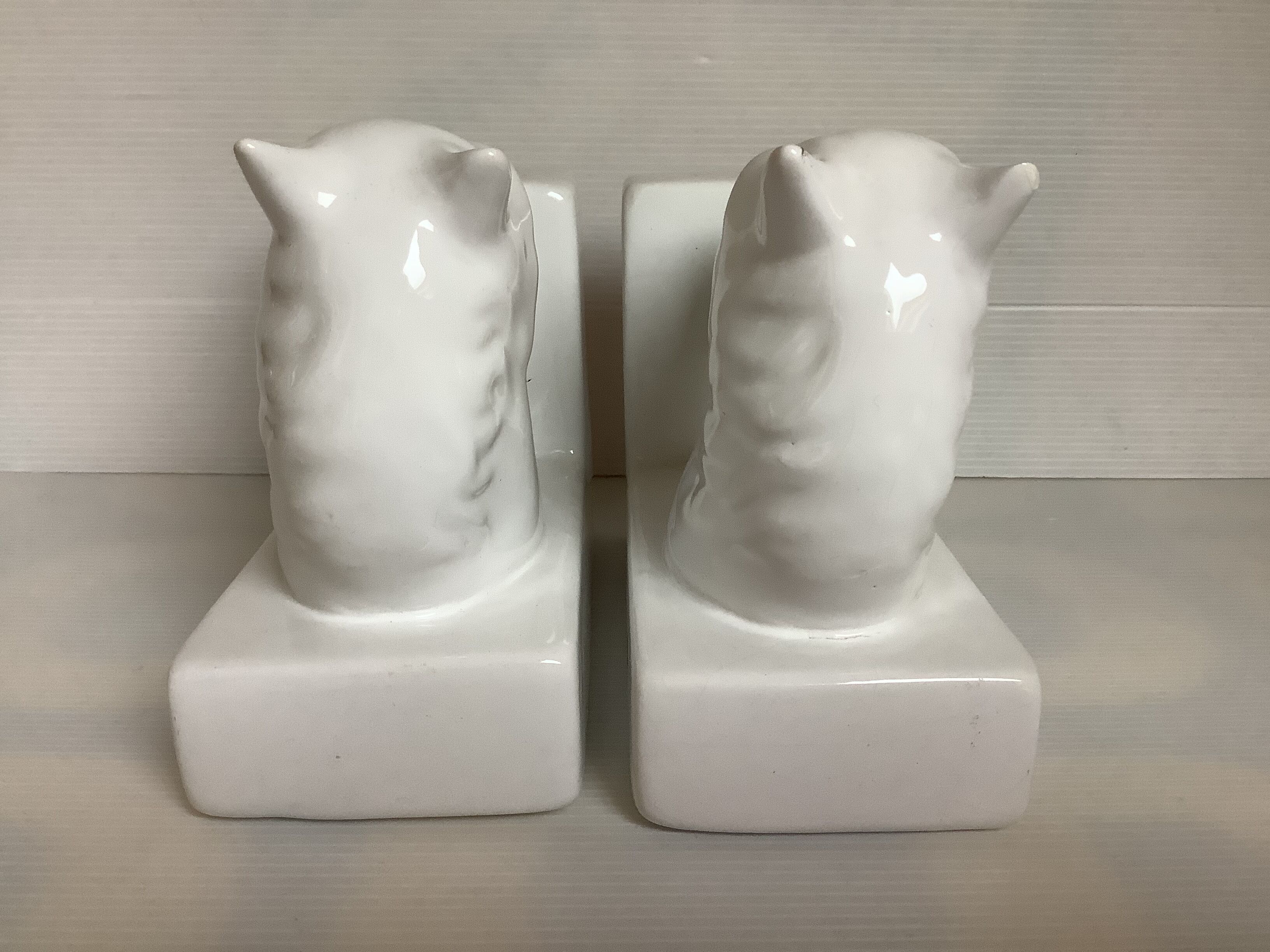 Horse book greenhouse white earthenware