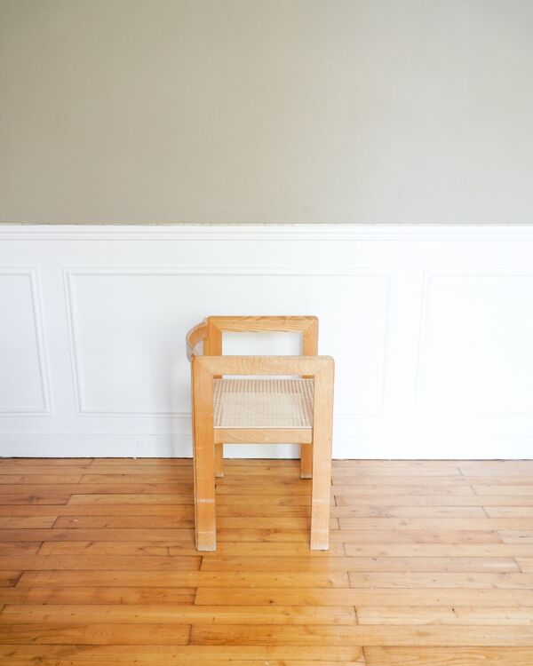 Chaise basse cannée