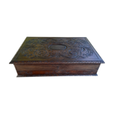 Coffret en bois sculpté