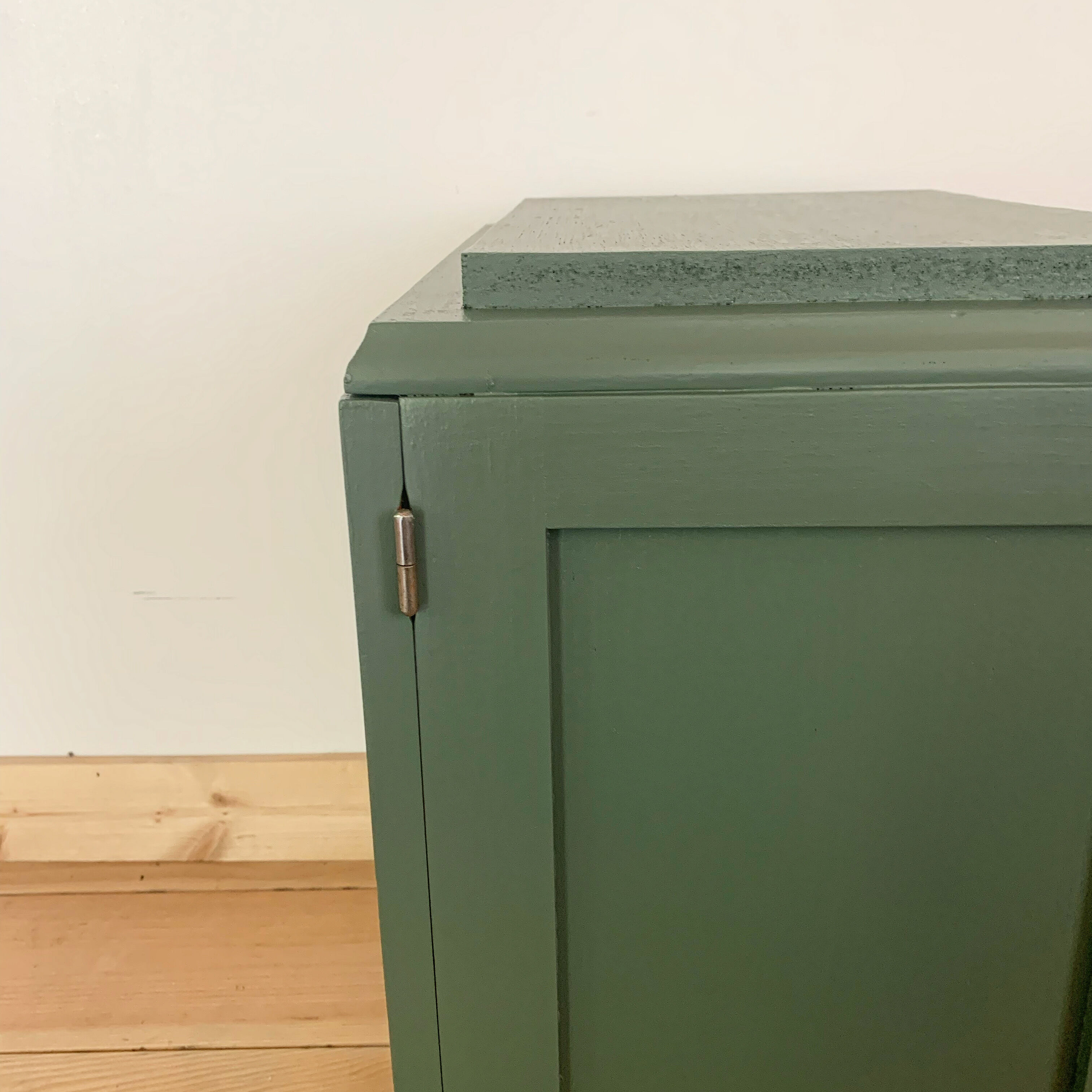 Bedside art deco green pomegranate