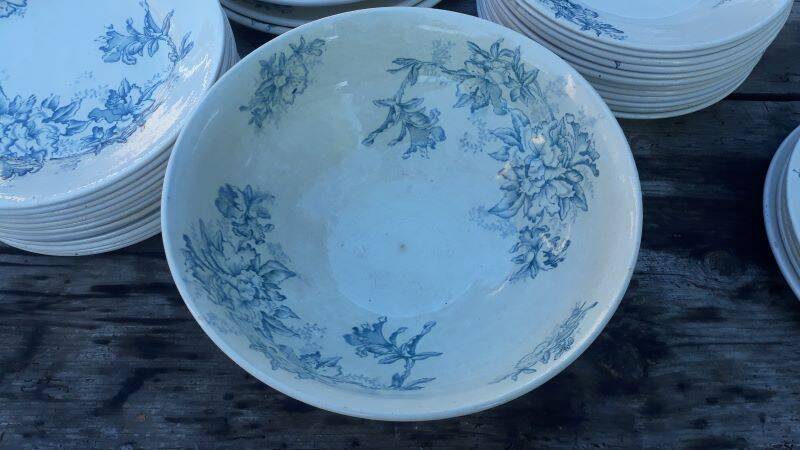 Part of the Floreal service from the Givors Earthenware Factory (Grigny Rhône)