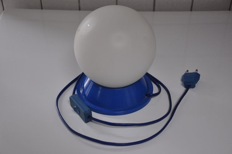 Lampe bleue boule opaline années 70