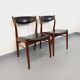 Paire de chaises scandinaves en teck et skaï, années 50-60