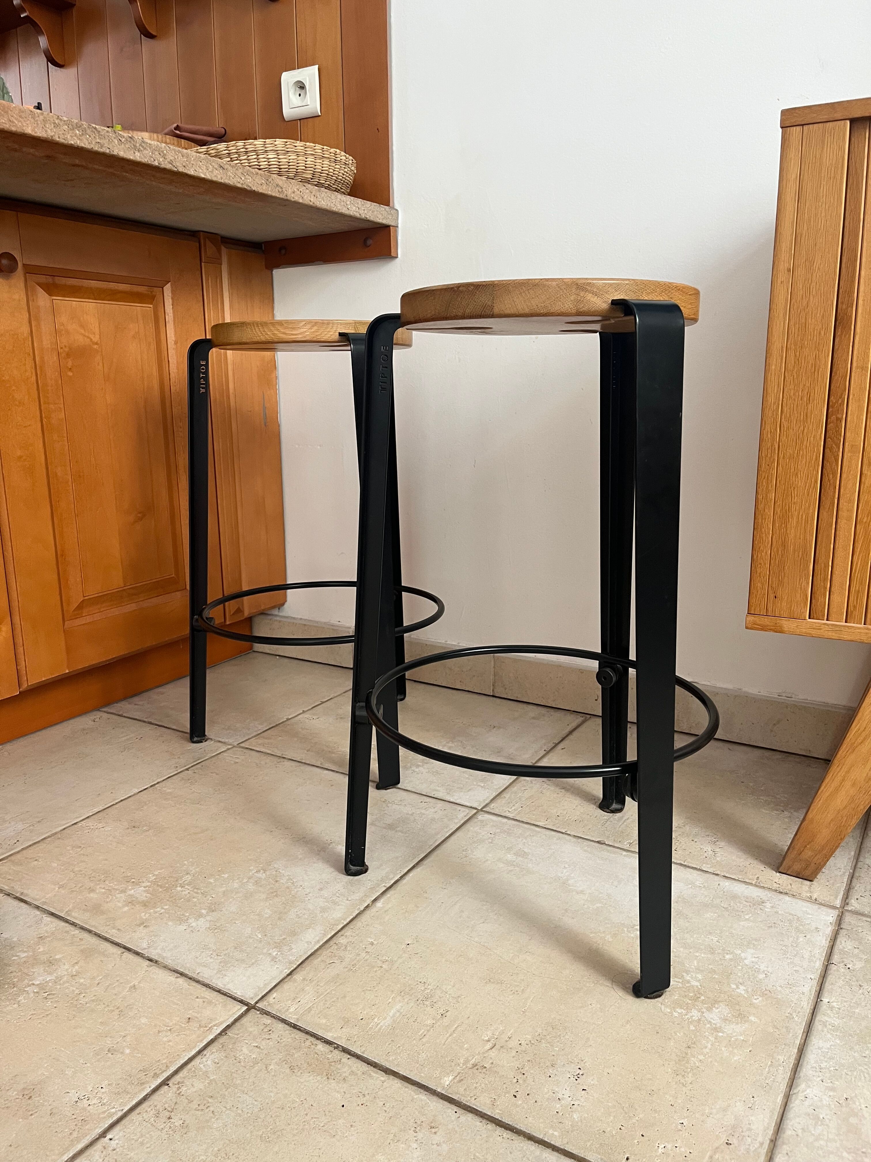 Paire de tabourets de bar noir et bois