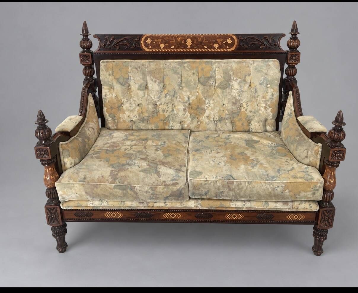 Two-seater canapé made of hand-carved Sheesham wood - Chiniot, Pakistan