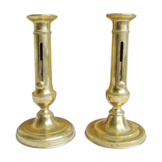Paire de bougeoirs anciens en laiton