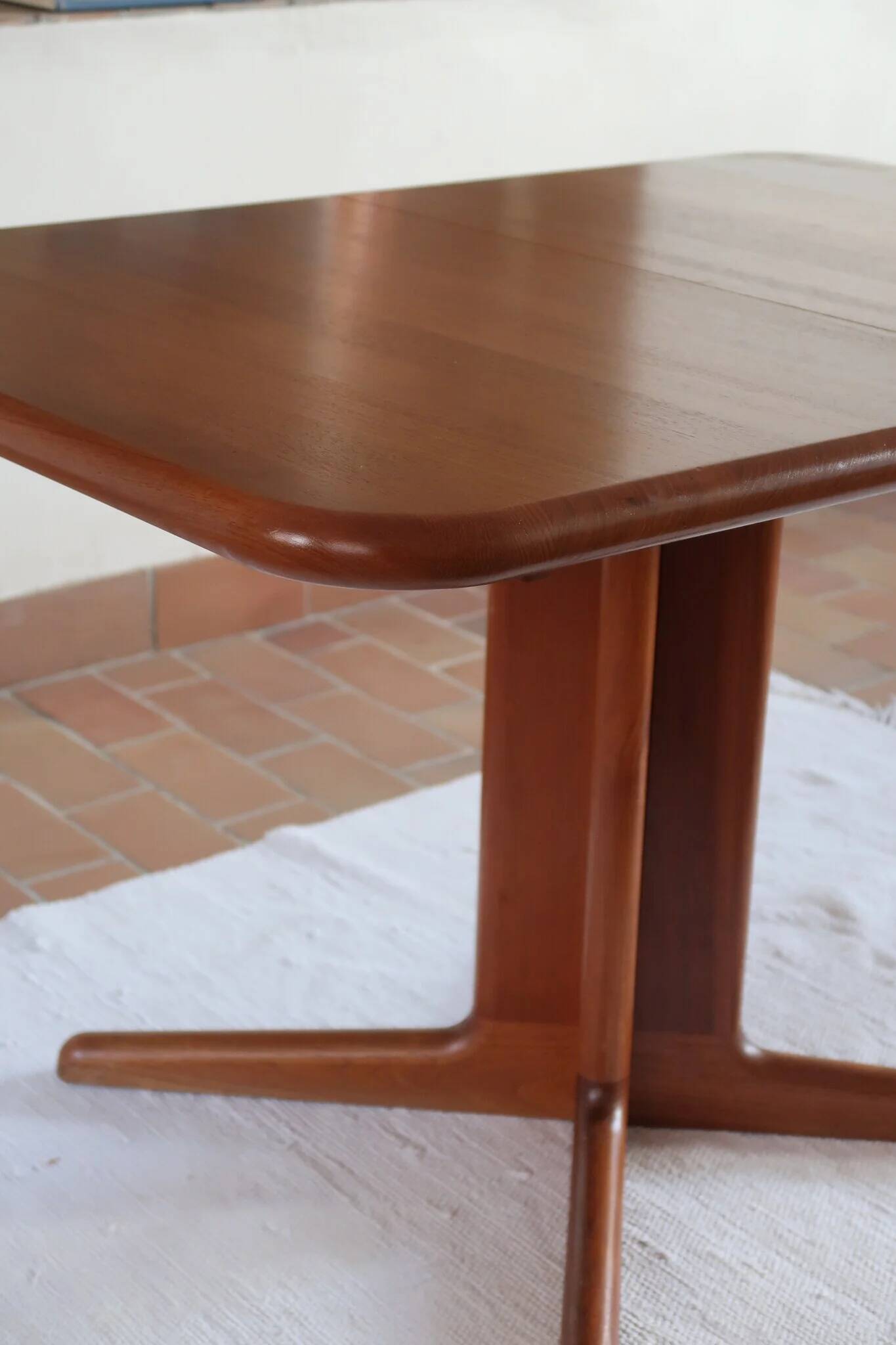 Table à manger danoise extensible en teck, pied central