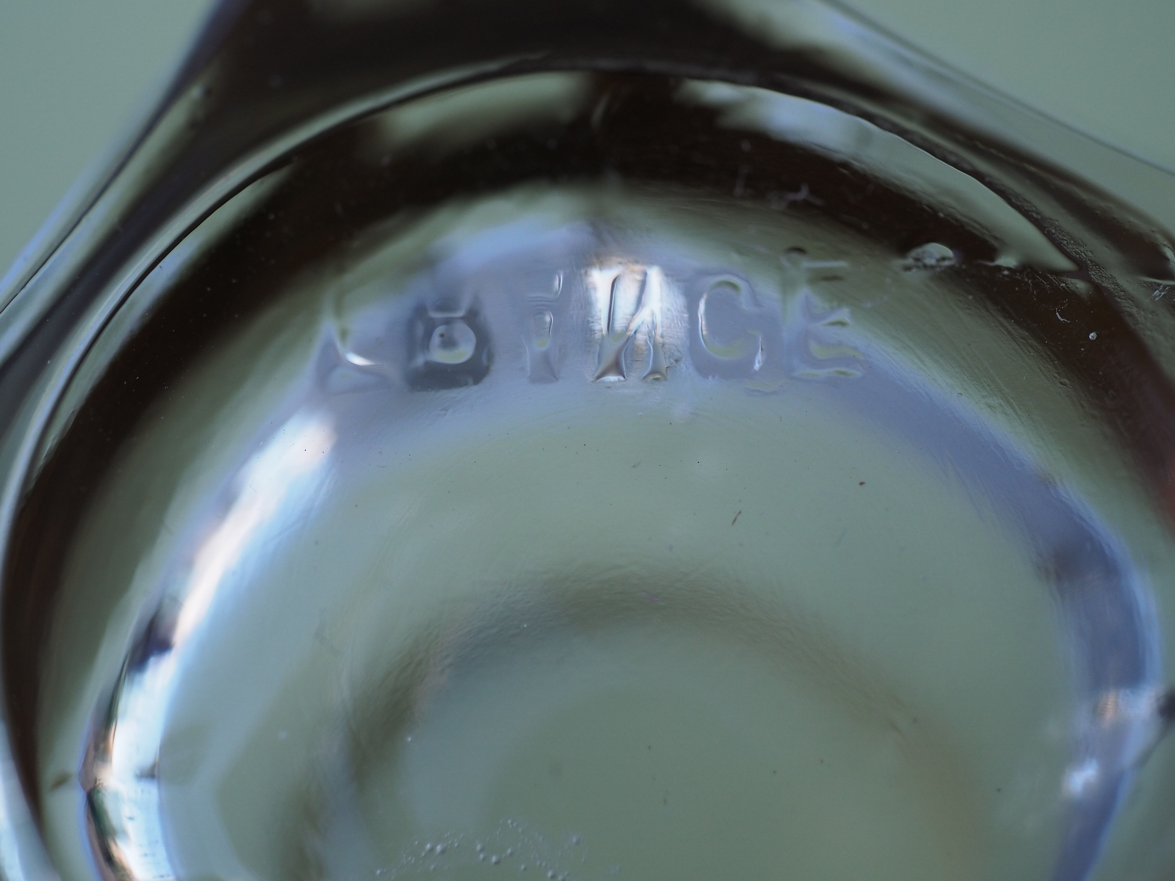 12 liqueur glasses with its golden rim from the 1950s-1960s