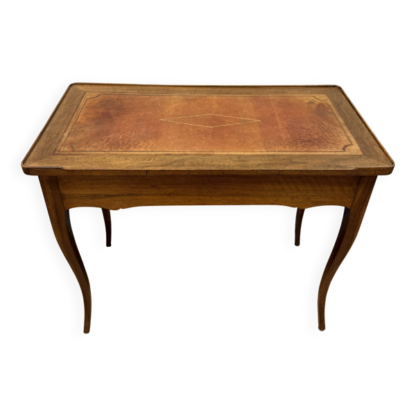 Table bureau en noyer de style Louis XV