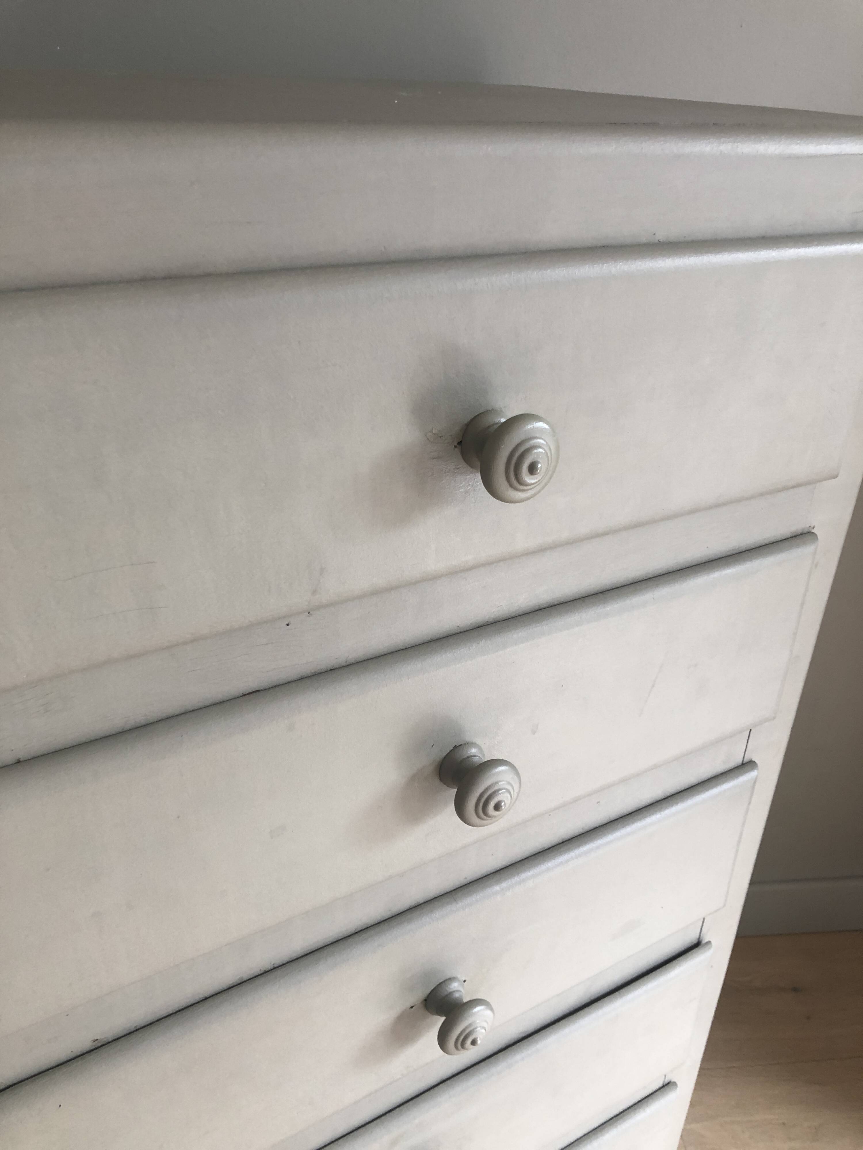 Vintage chest of drawers in painted wood