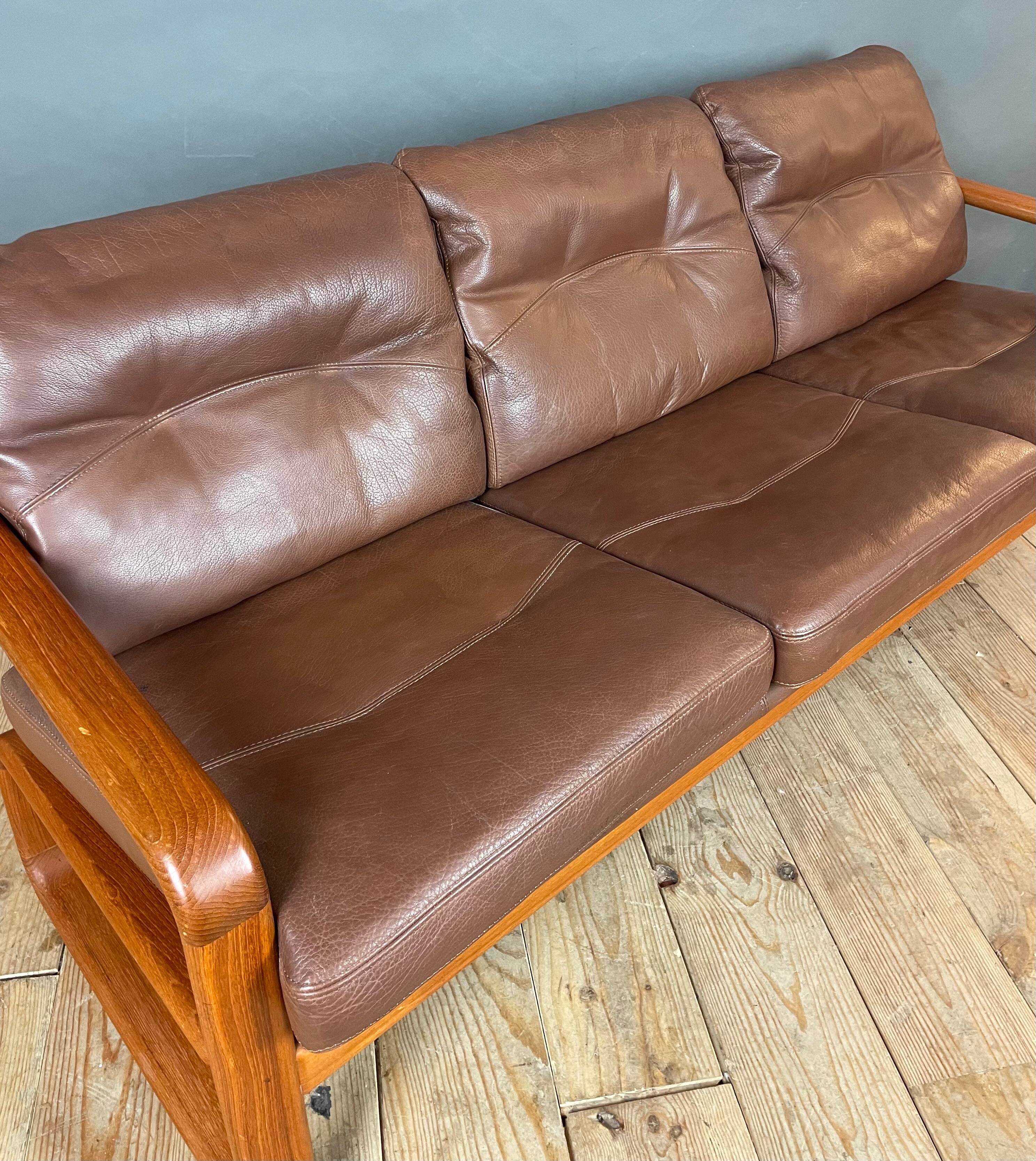 3-seater wood and leather sofa from the 1970s
