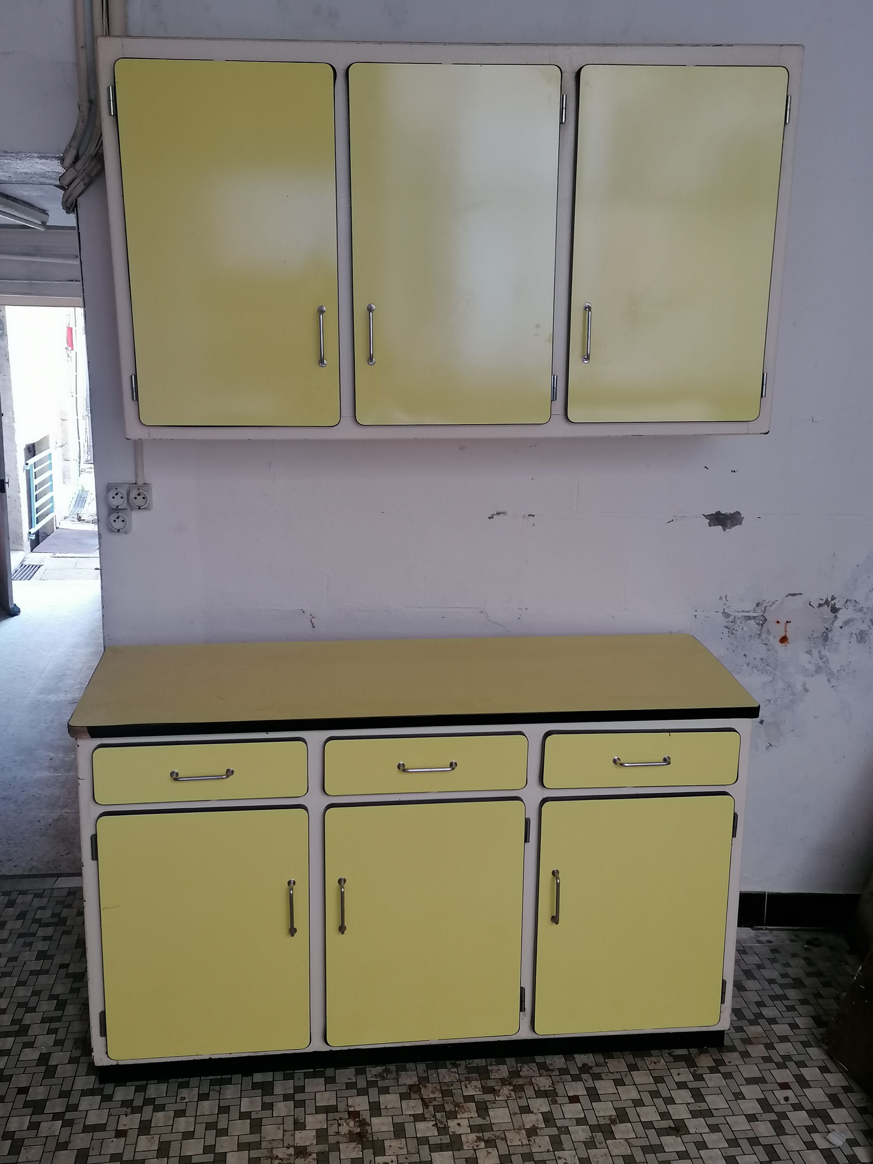 Formica kitchen set