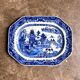 Octagonal dish in hand-painted porcelain, 18th century.