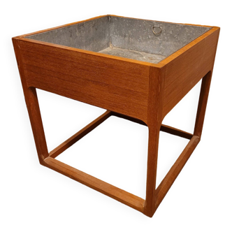 Scandinavian teak planter