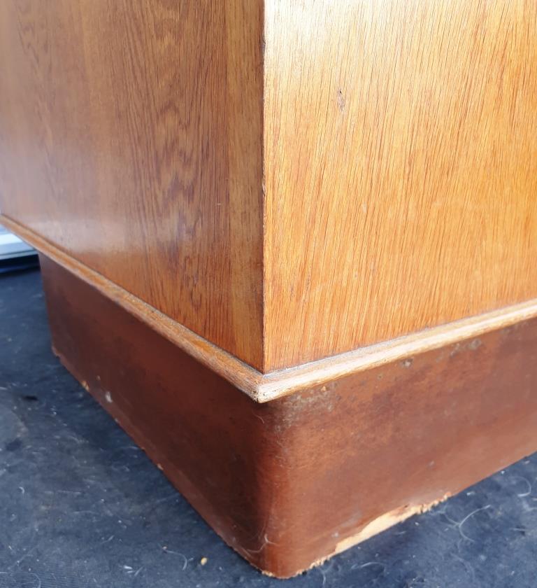 1950's store checkout counter with Bakelite mint