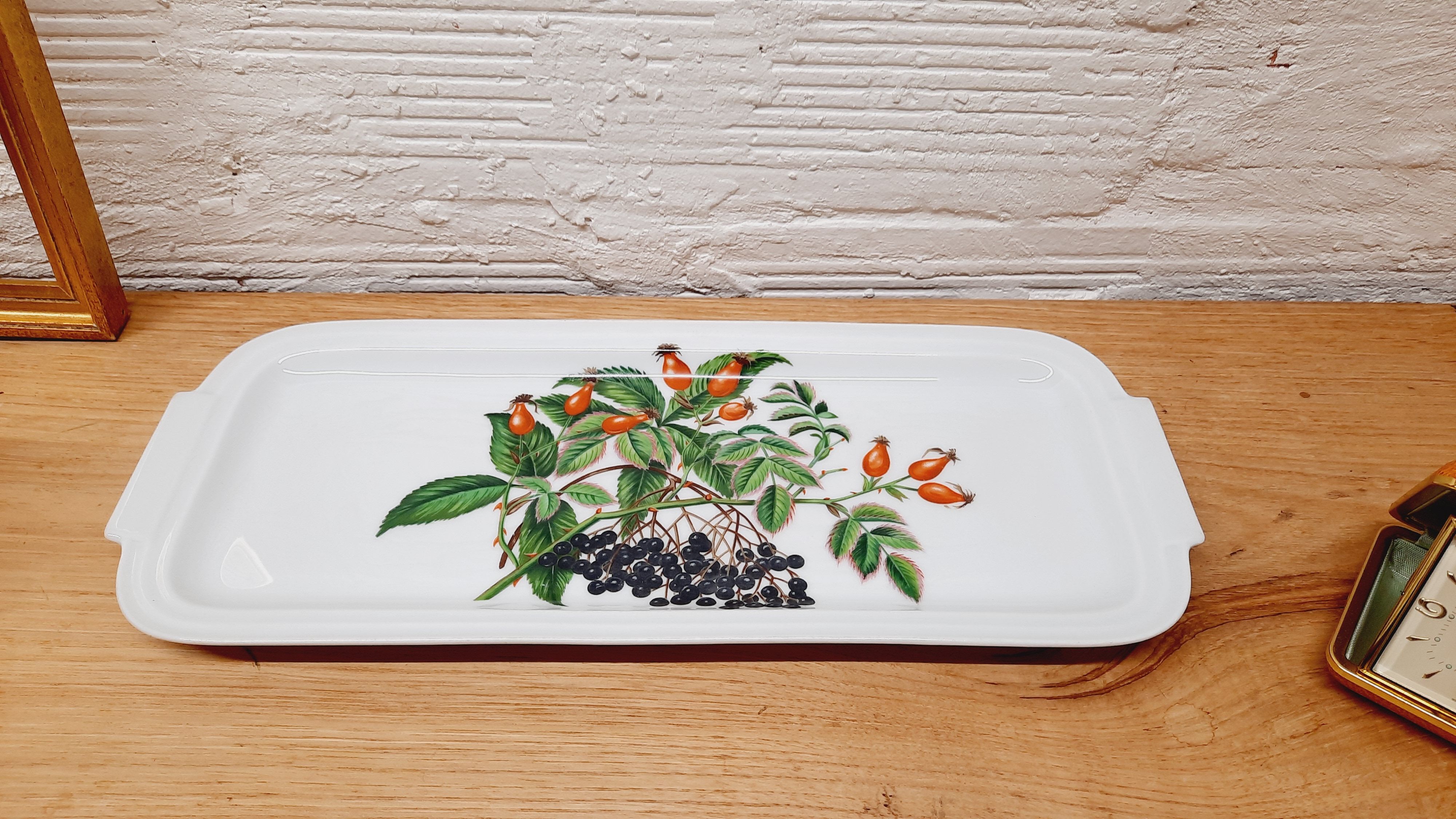 Wild fruit cake dish