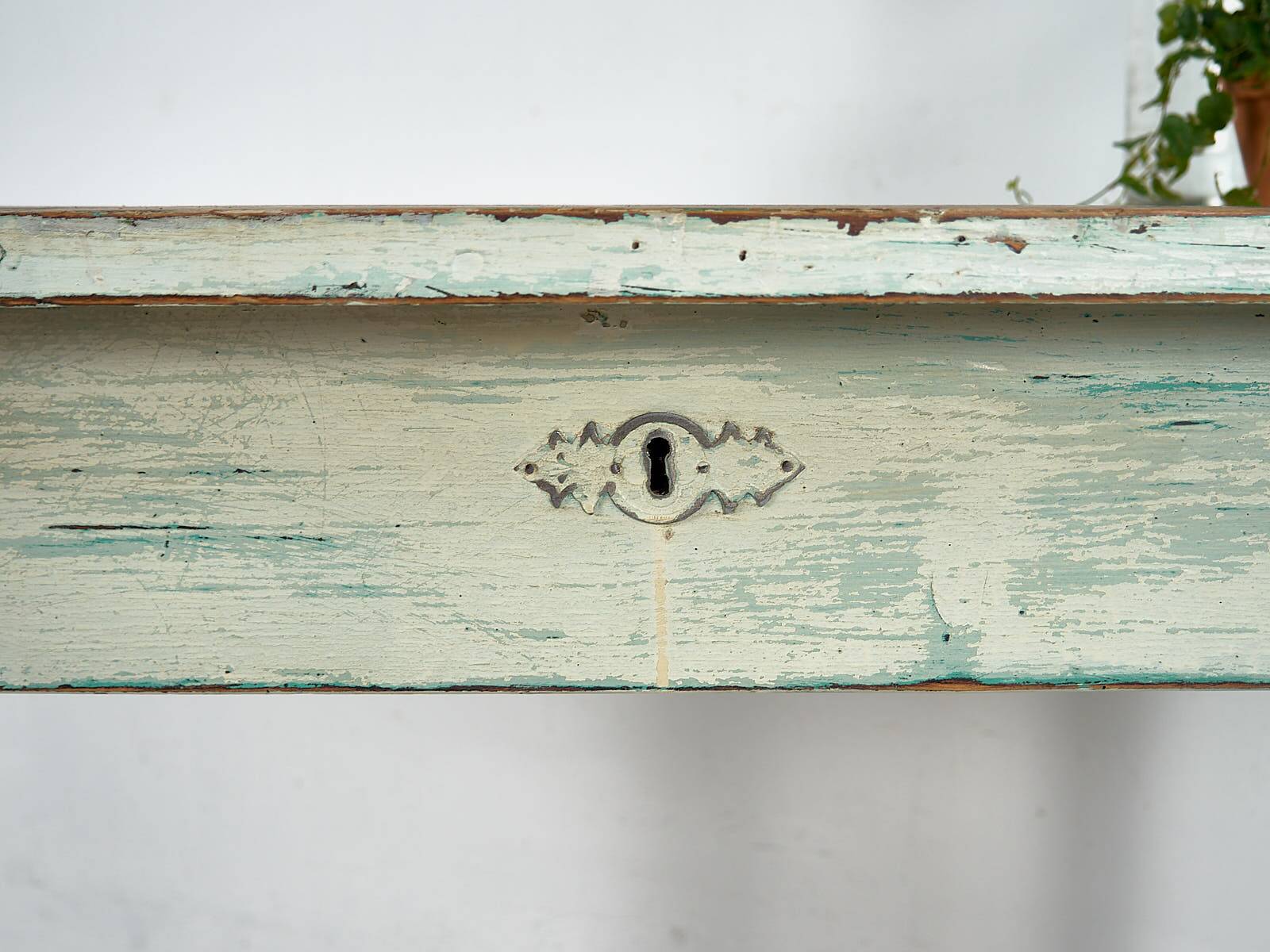 Vintage white solid wood side table (France, circa 1960)
