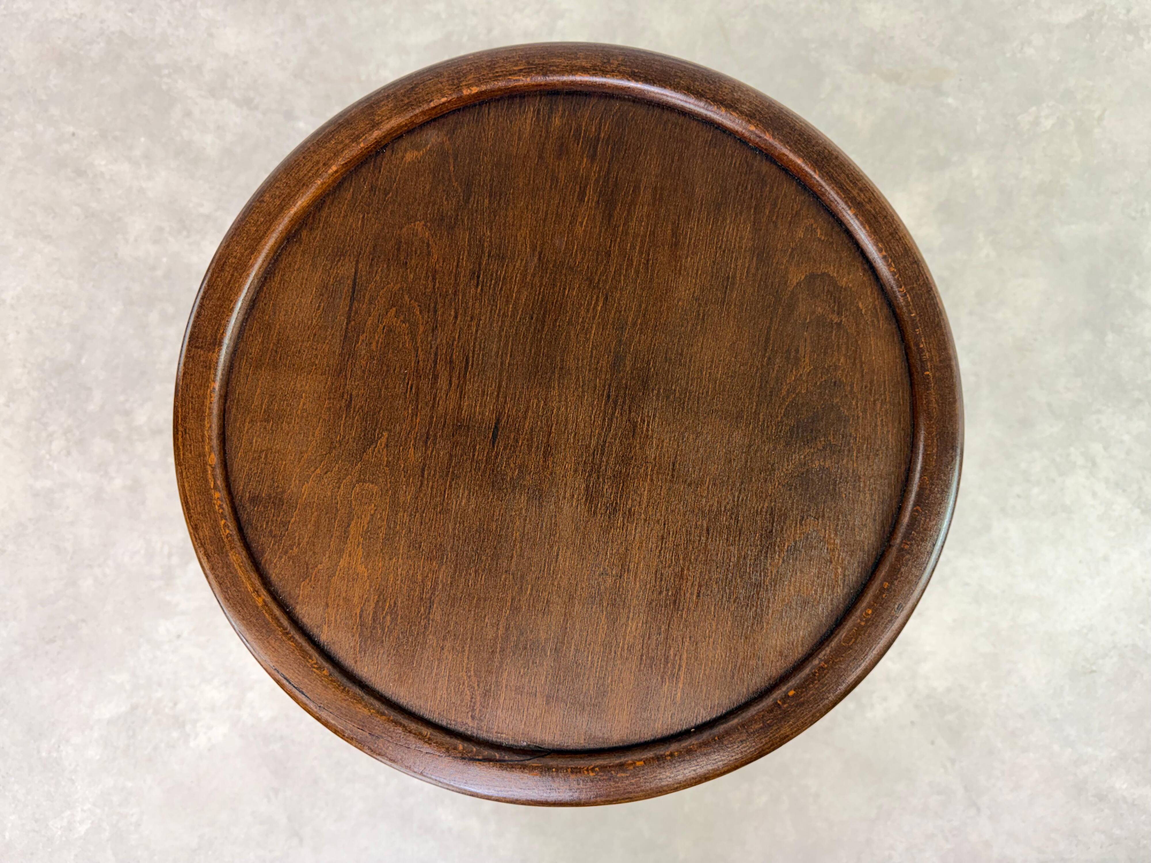Table d'appoint ancienne de Thonet-Mundus