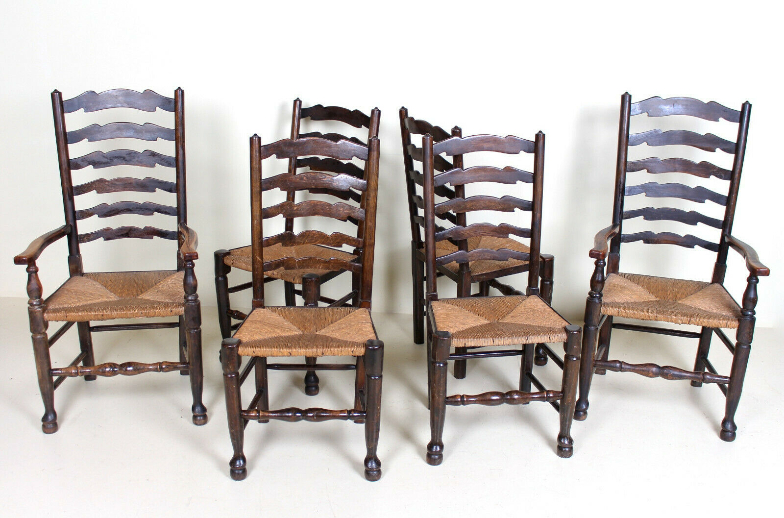 Six chaises de pays du début du 20e siècle