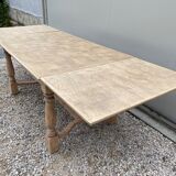 Extendable stripped farm table