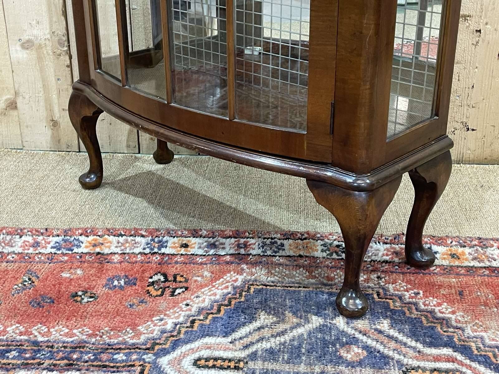 English display cabinet from the 1950s in walnut