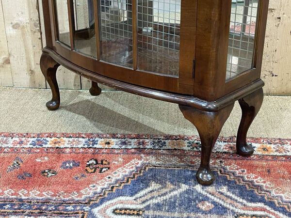 Vitrine anglaise des années 1950 en noyer