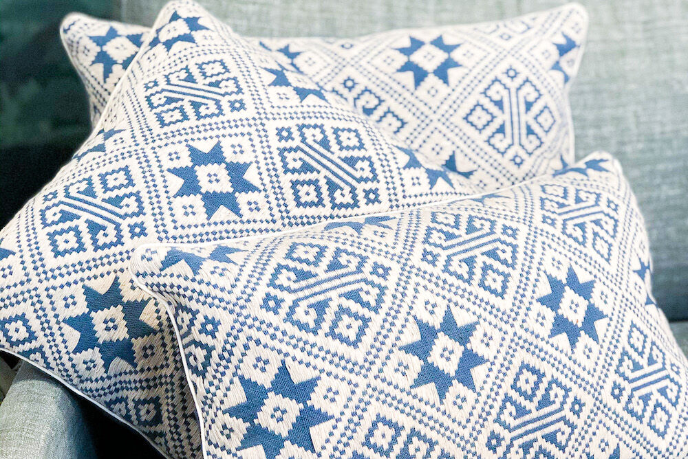 Blue cushion 40x50 cm