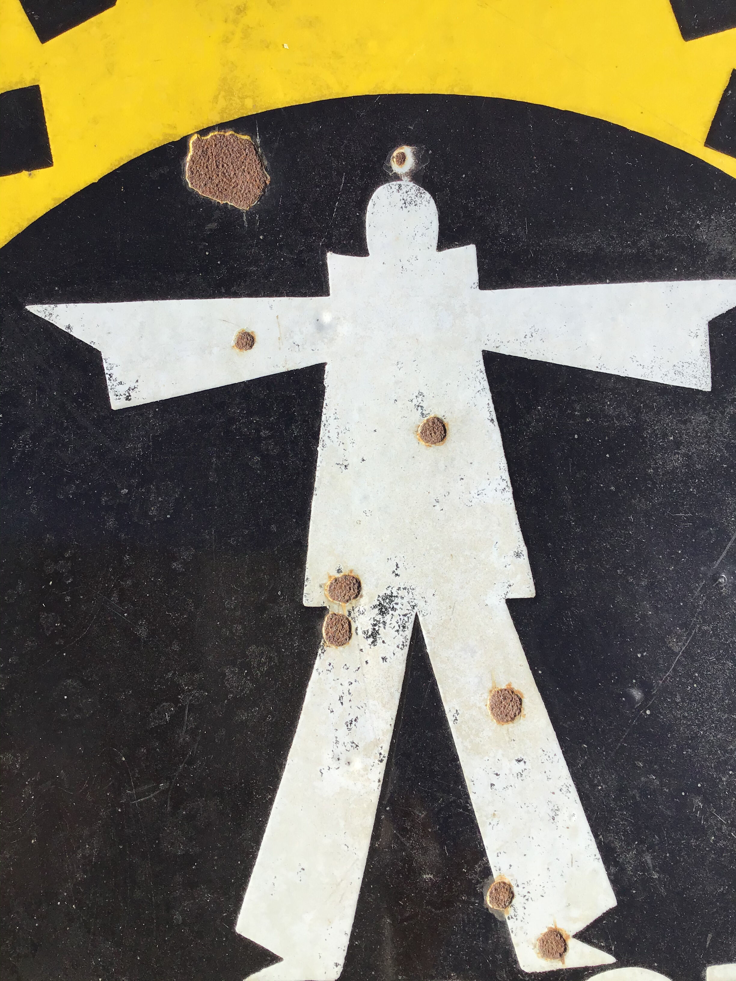 Enamelled plaque, dyeing, double-sided degreasing.