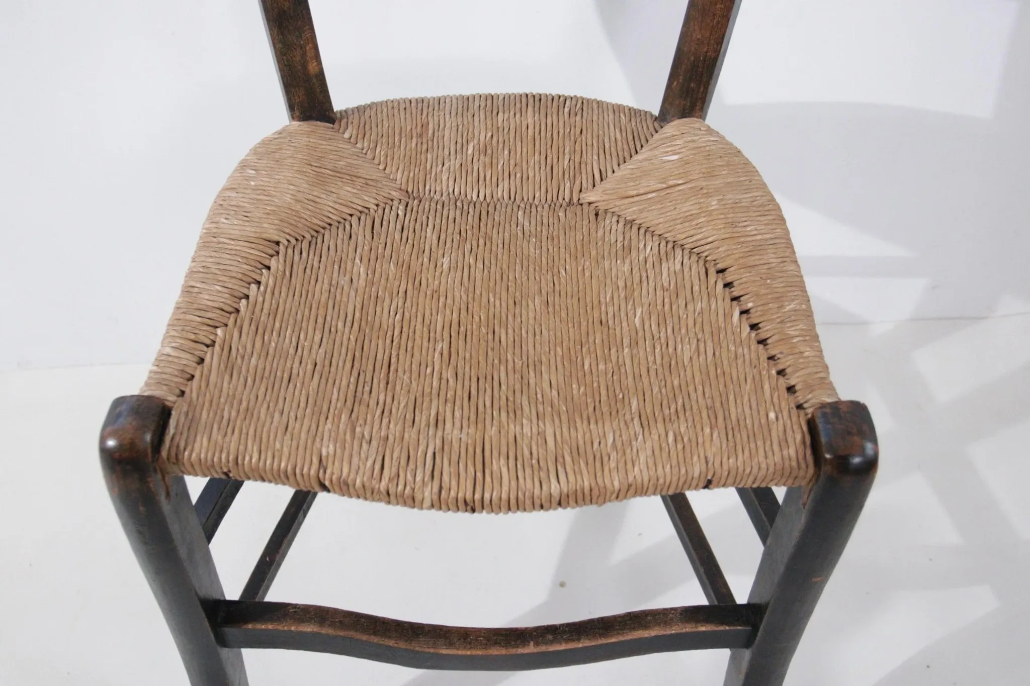 Set of 2 rustic French chairs with rush seats