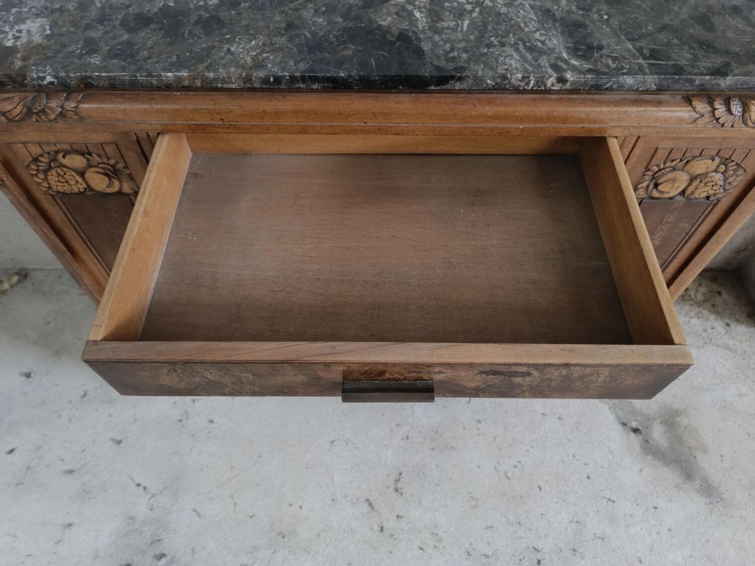 Buffet vintage style Art Deco black marble