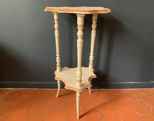 Sellette 1900 en bois découpé peint en blanc