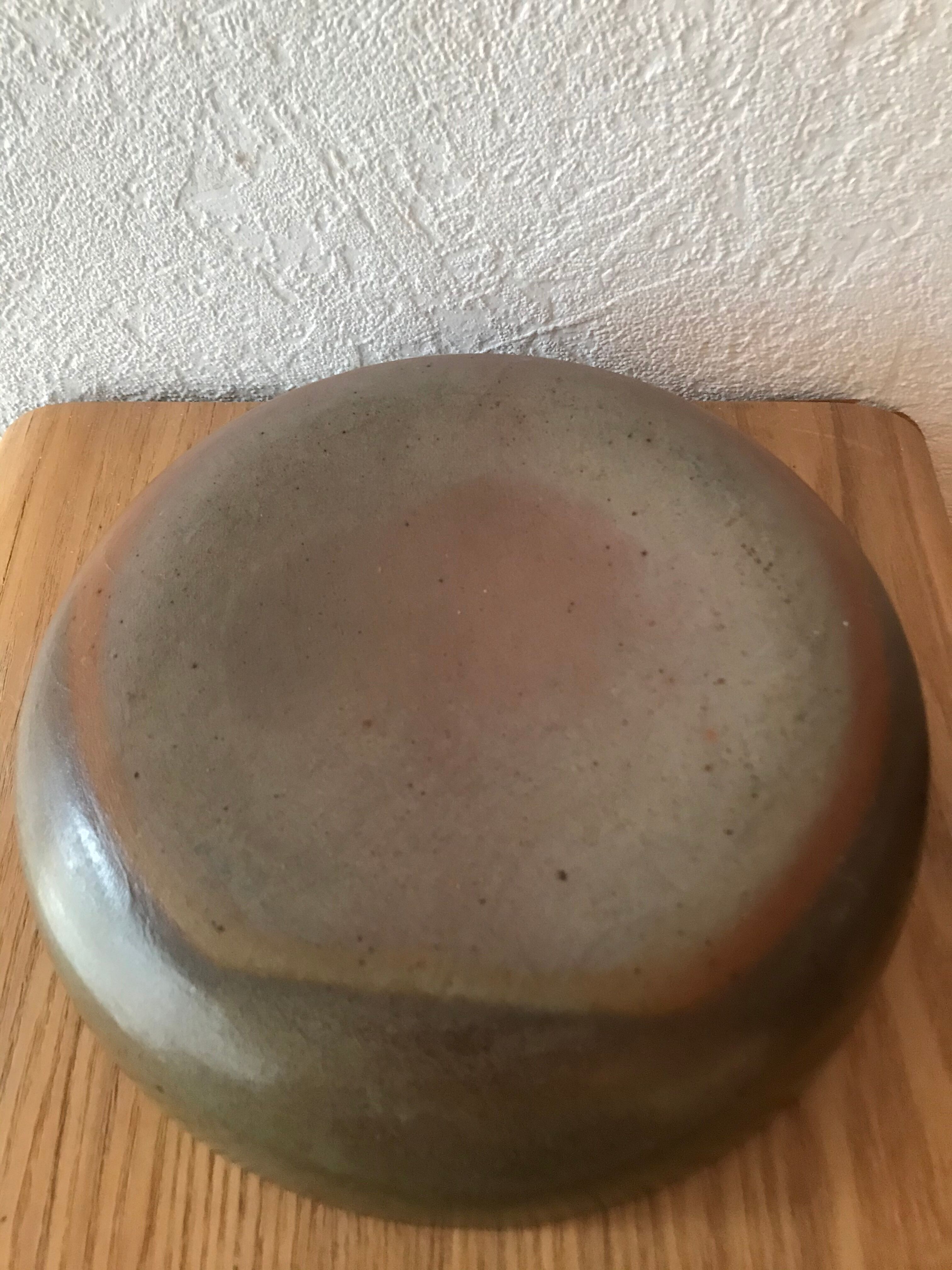 Hollow dish in enamelled sandstone