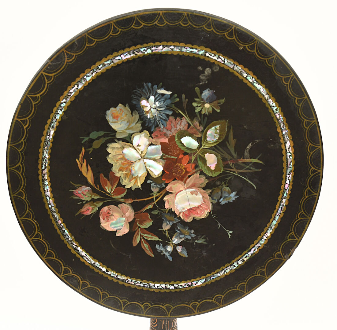 Healer with a tilting tray with painted decoration