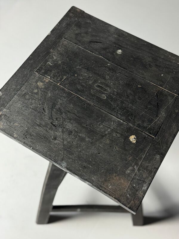 Support de sculpture noir antique