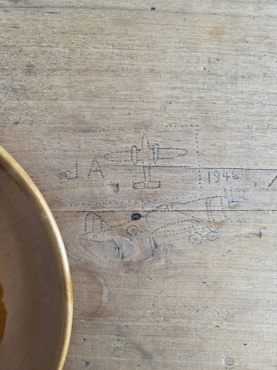 Old farmhouse table for 4/6 people.