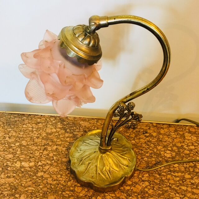 Lamp has ask floral decoration